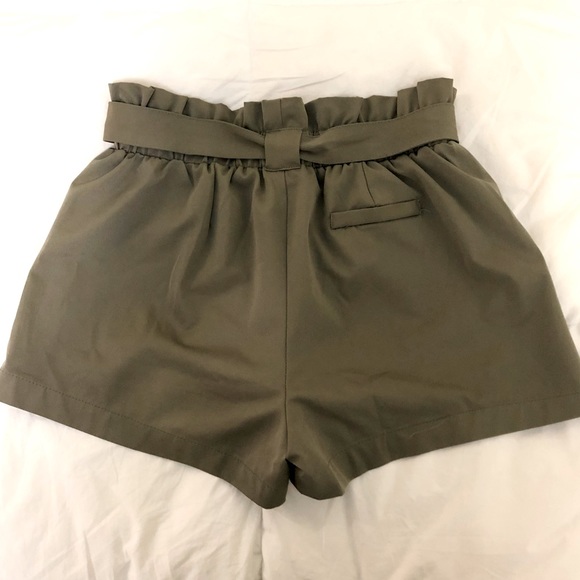 Urban Outfitters Army Green Dress Shorts Size M - Picture 2 of 4
